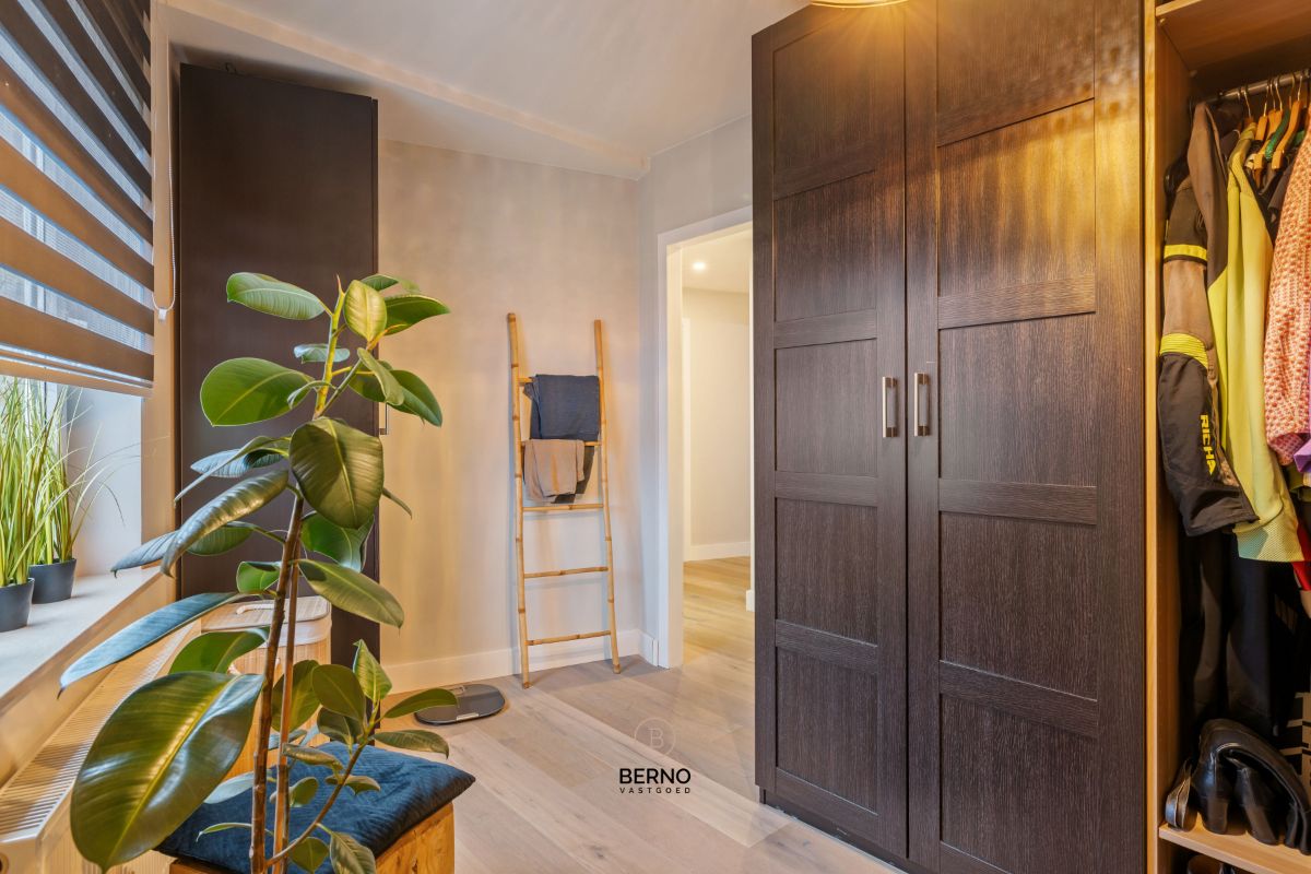 Knap gerenoveerd appartement mét garage foto 11