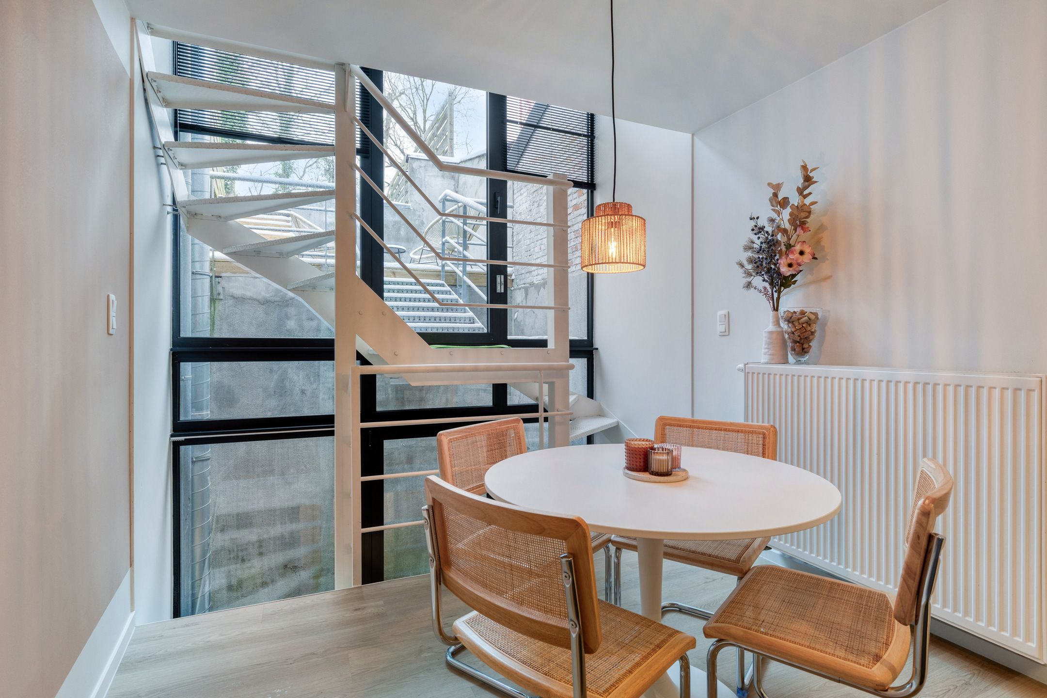 Instapklaar triplex appartement met terras en tuin foto 5