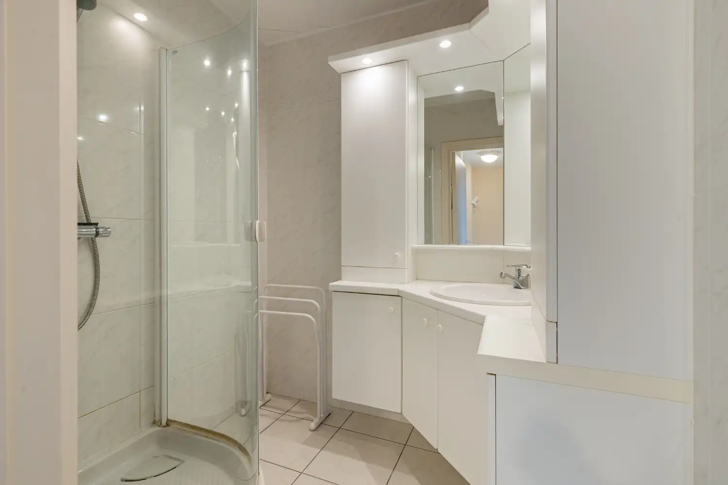 Appartement met zonnig terras, ruime zolderkamer en prachtig zicht! foto 9