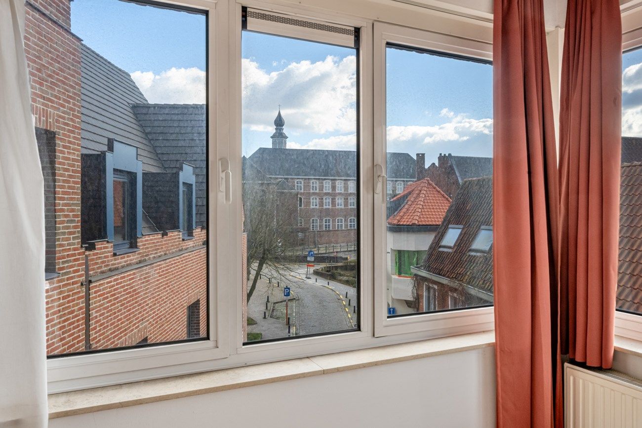 Palend aan de Lieve: Comfortabel appartement met lift, garage en 2 slaapkamers in het Prinsenhof foto 6