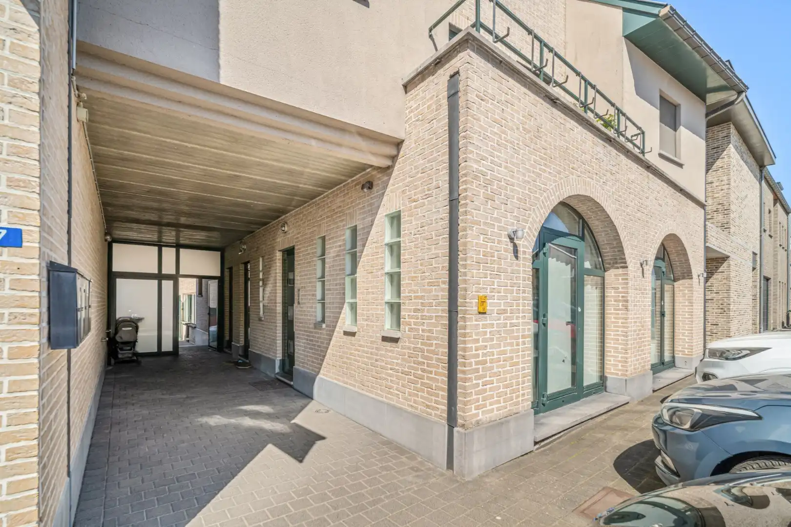 Gelijkvloersappartement (96m²) met 1 a 2 slaapkamers met ruim terras en standplaats - met achterliggende polyvalente ruimte (148 m²) foto 5