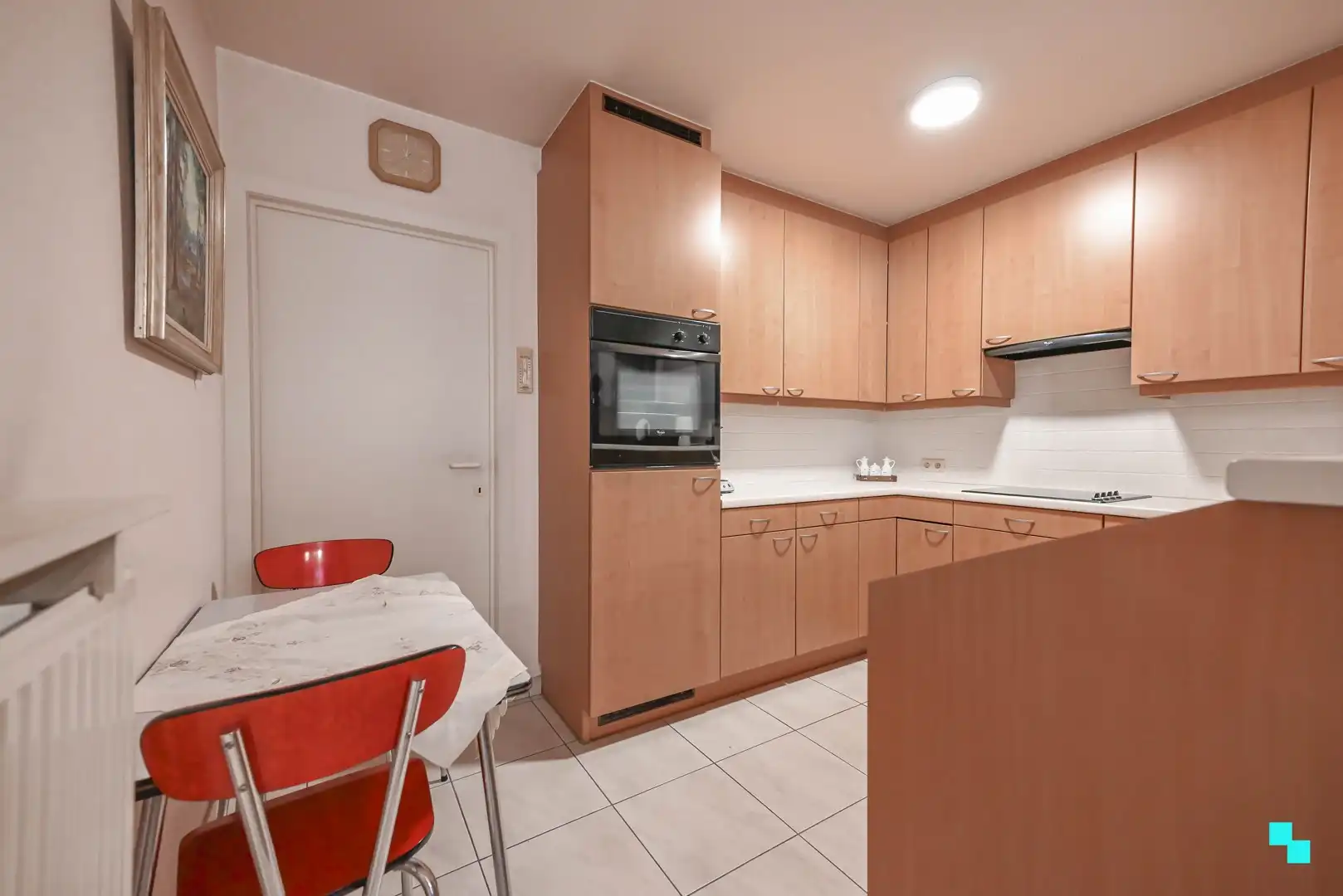 Ruim en instapklaar tweeslaapkamer appartement in hartje Izegem foto 8