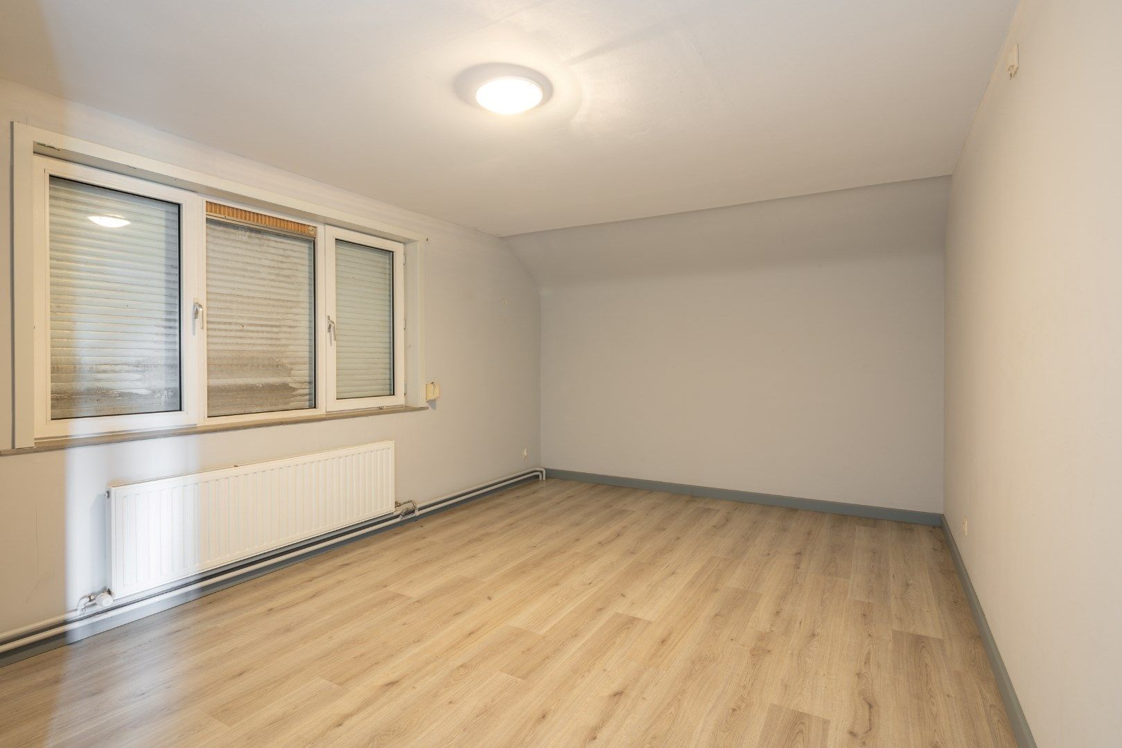 Ruime woning met vrij zicht te koop! foto 24