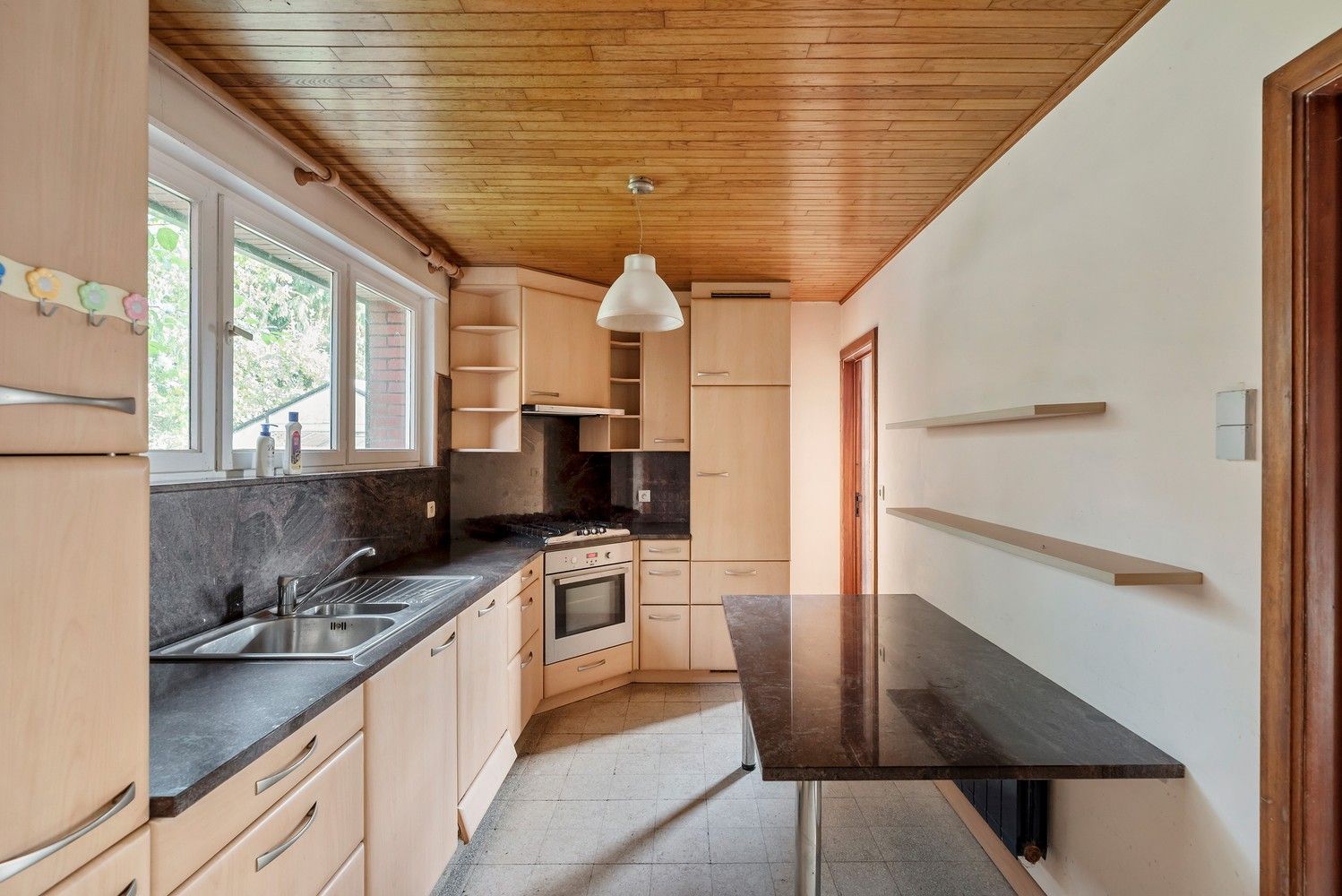 Halfopen bebouwing met garage in doodlopende straat foto 10