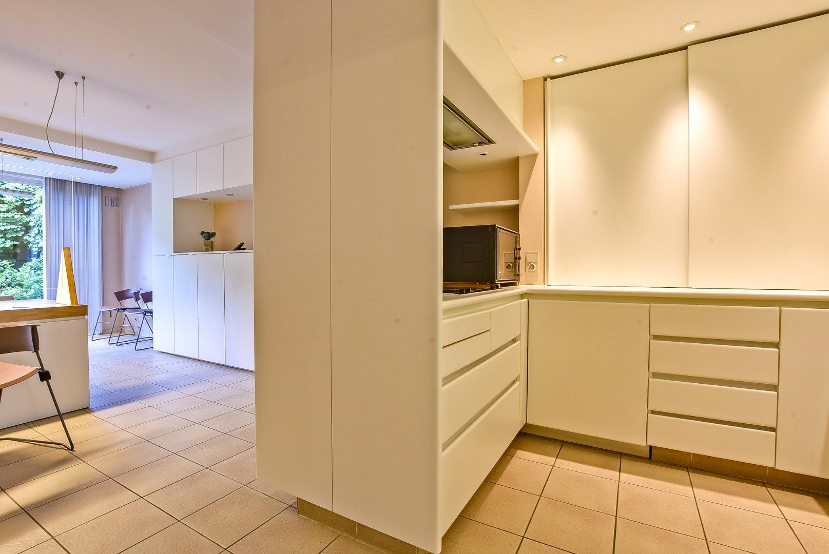 Ruim gelijkvloers appartement (127 m²) met tuin (30 m²) en 2 slaapkamers in hartje Nieuwpoort-stad foto 8