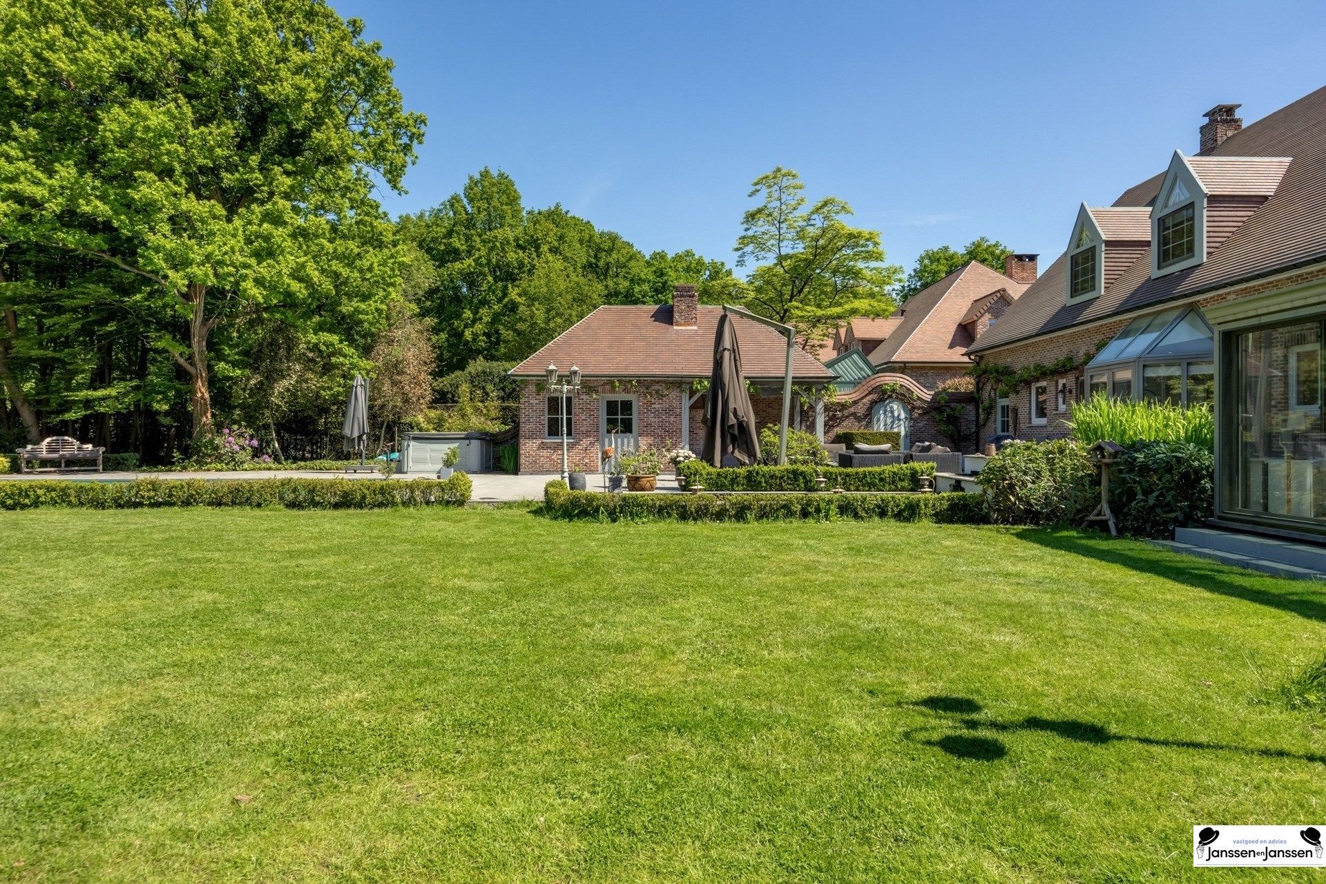 Exclusieve villa met zwembad en golfterrein foto 35