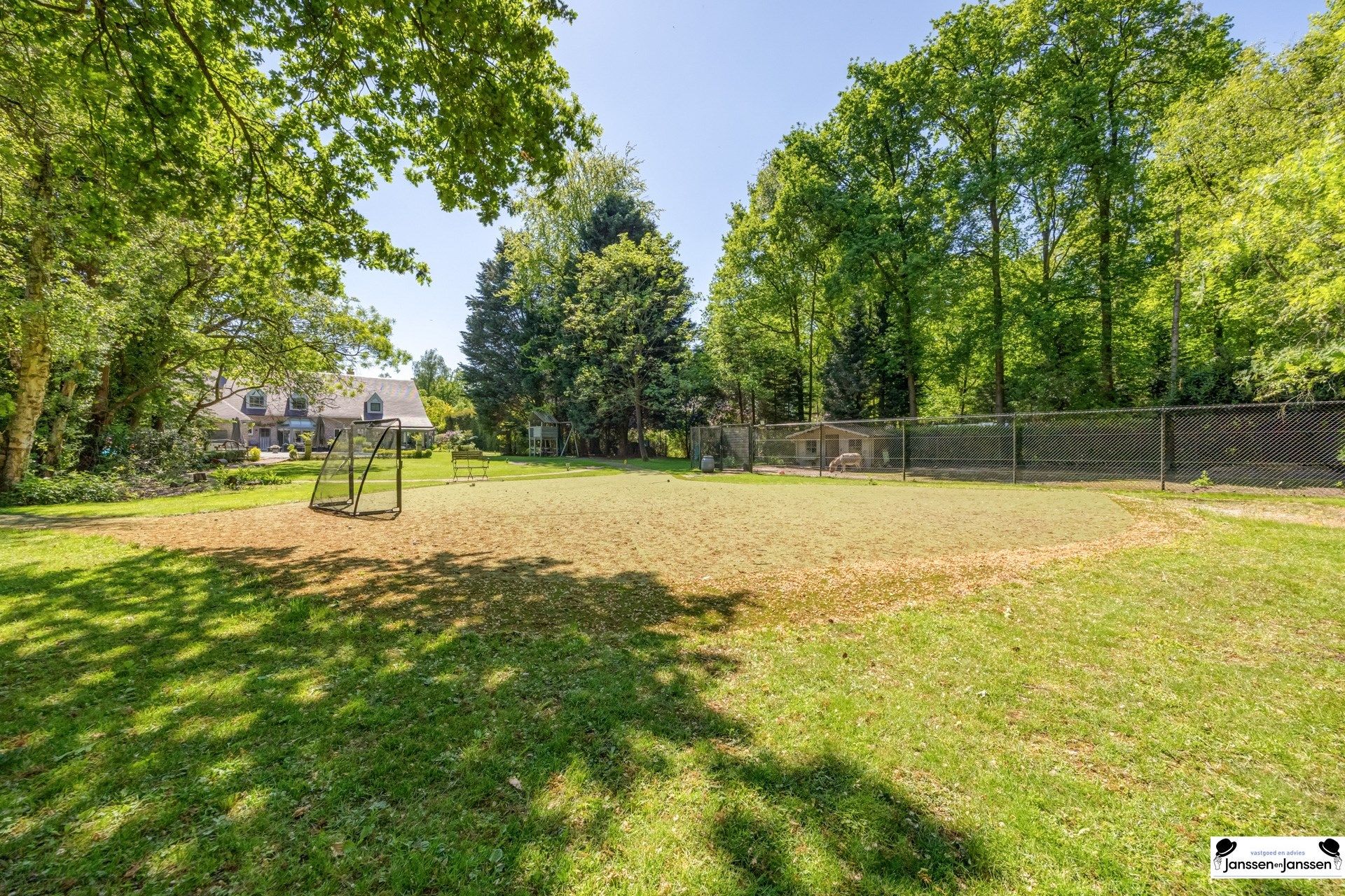 Exclusieve villa met zwembad en kantoorruimte foto 35