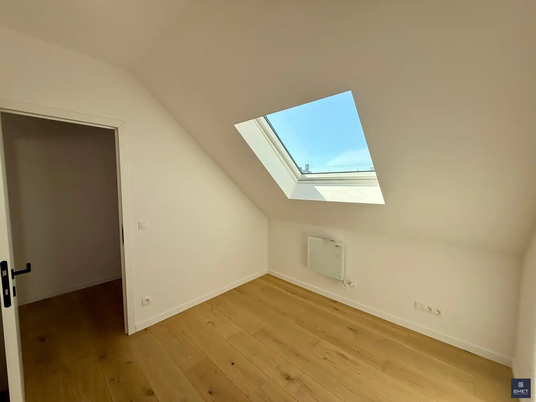 RUIME, VOLLEDIG GERENOVEERDE WONING MET 3 SLPKS foto 17