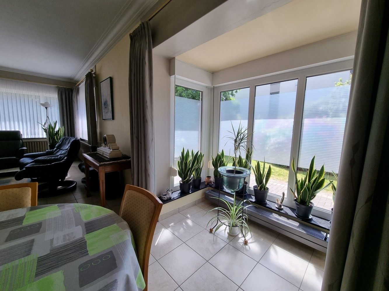 Zeer ruime, instapklare woning met 4 slpks op een prachtig perceel van 16a33ca foto 9