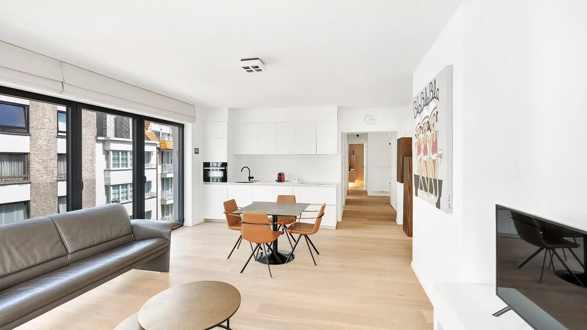 Mooi gerenoveerd, zuidwest georiënteerd HOEKappartement centraal gelegen op de Lippenslaan te Knokke. foto 11