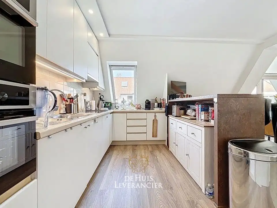 Uw eigen plek aan zee: stijlvol duplex-appartement met 3 slpks in het hart van Koksijde foto 13