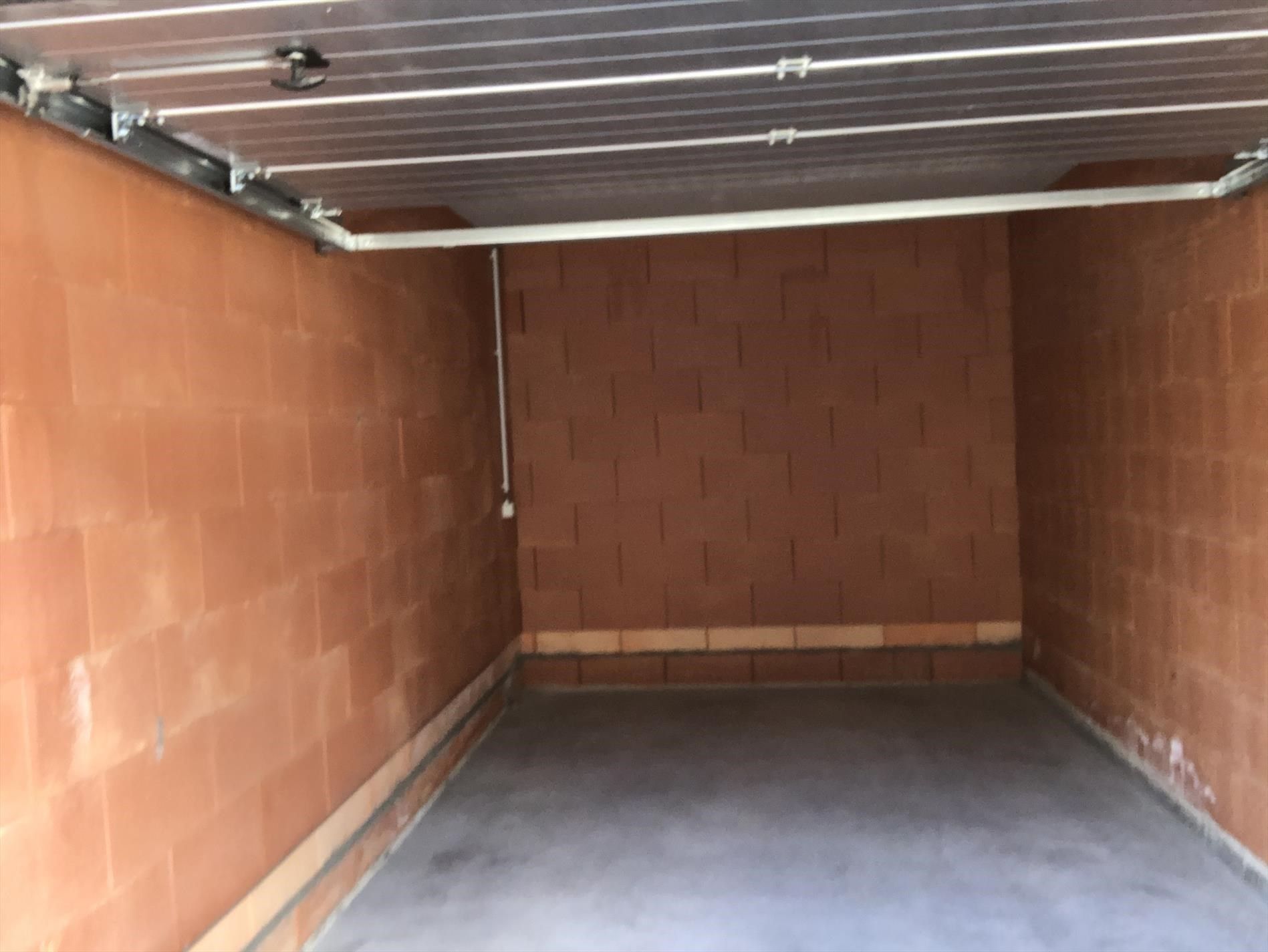 Splinternieuwe garagebox te huur foto 4