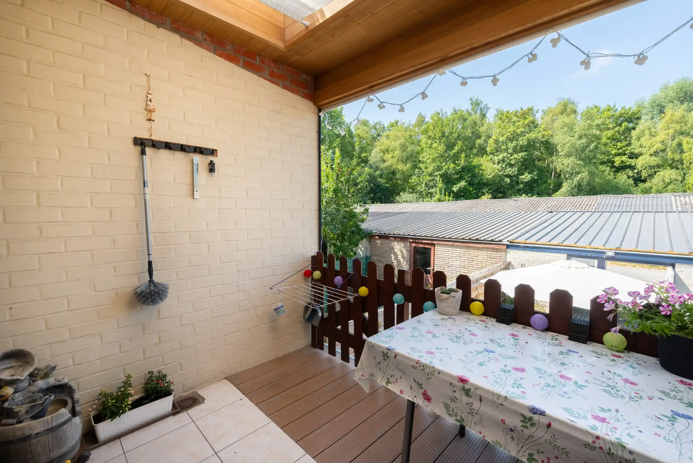 Verzorgde instapklare woning met 3 slaapkamers en dubbele garage! foto 6