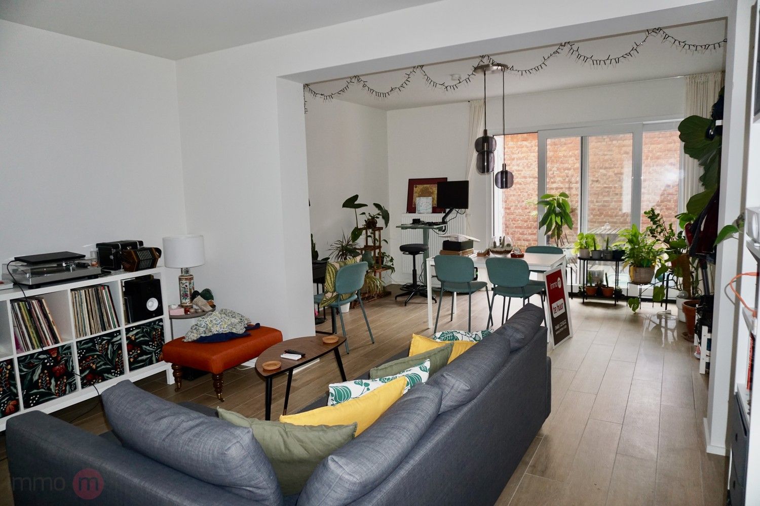 Gerenoveerd 1 slaapkamer appartement met groot terras/binnenkoer en garage. foto 3