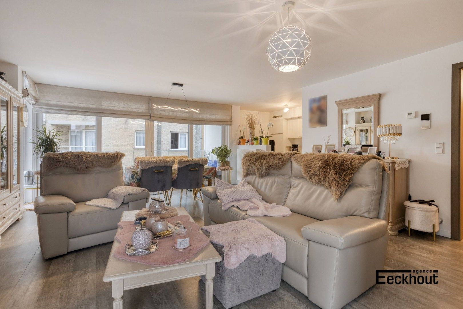 Ruim 2 slaapkamer appartement in het centrum van Oostende. foto 4