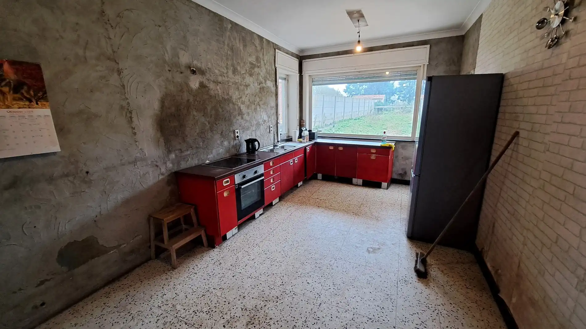 Gezinswoning met 4 slaapkamers, garage en grote tuin. foto 6