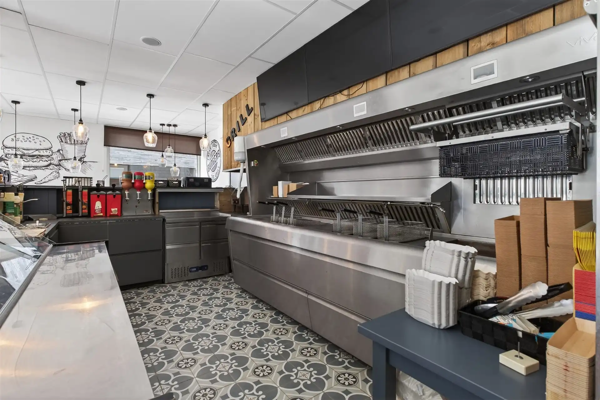 Recente handelszaak met heel ruime woonst op absolute topligging te Overmere. foto 8