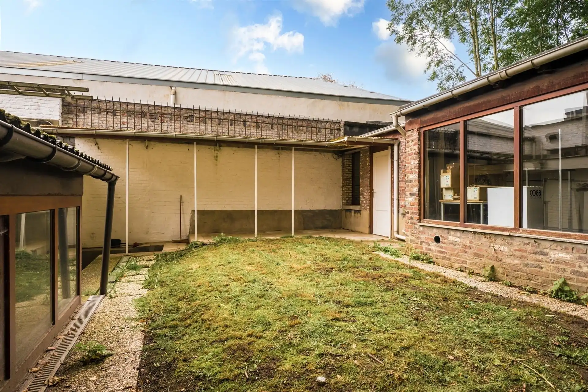 Commercieel gelijkvloers met ondergrondse parking en kelders  foto 13