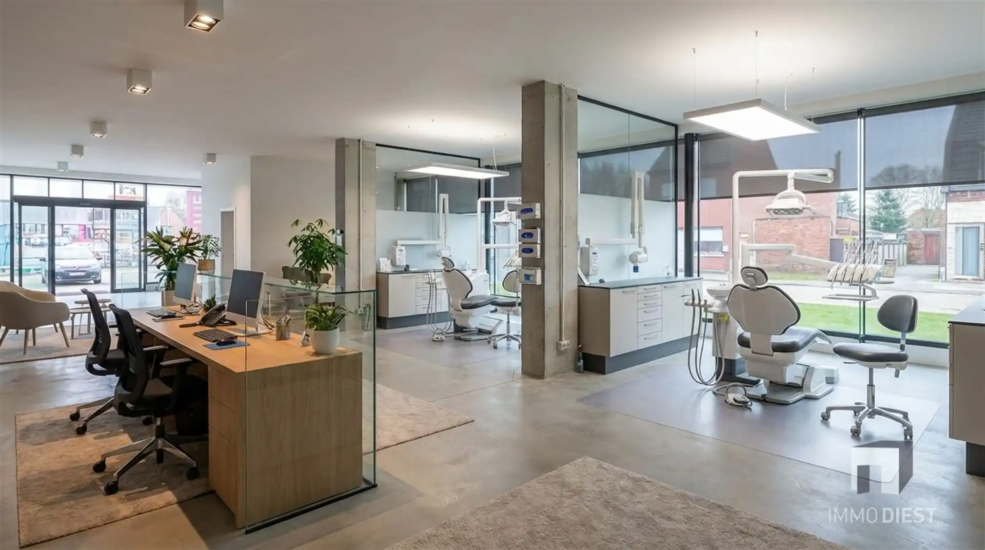 Commercieel Gebouw van 374m2 op toplocatie met parking! foto 7