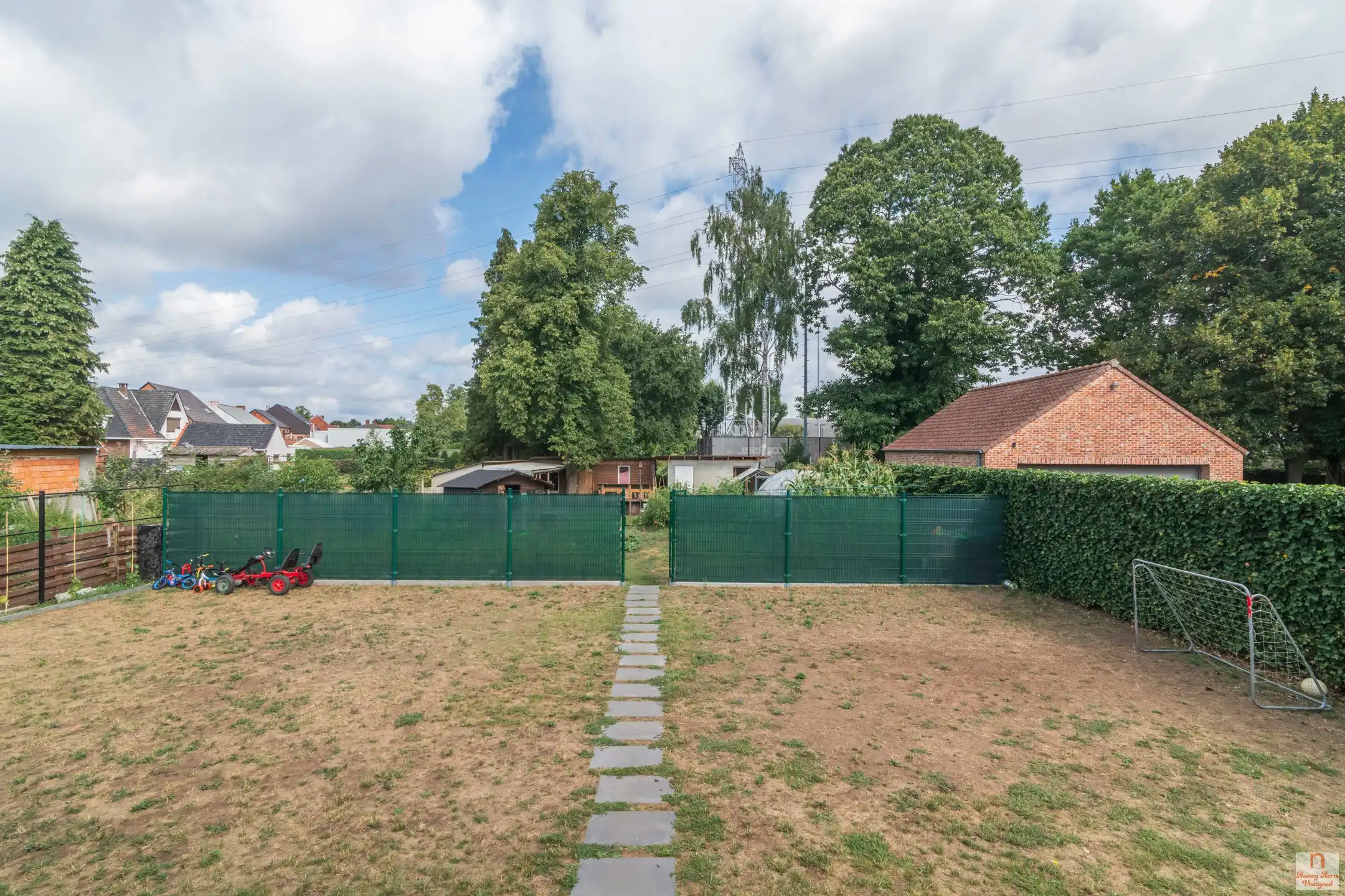 Ruime, vernieuwde woning met terras en tuin in Koersel foto 43