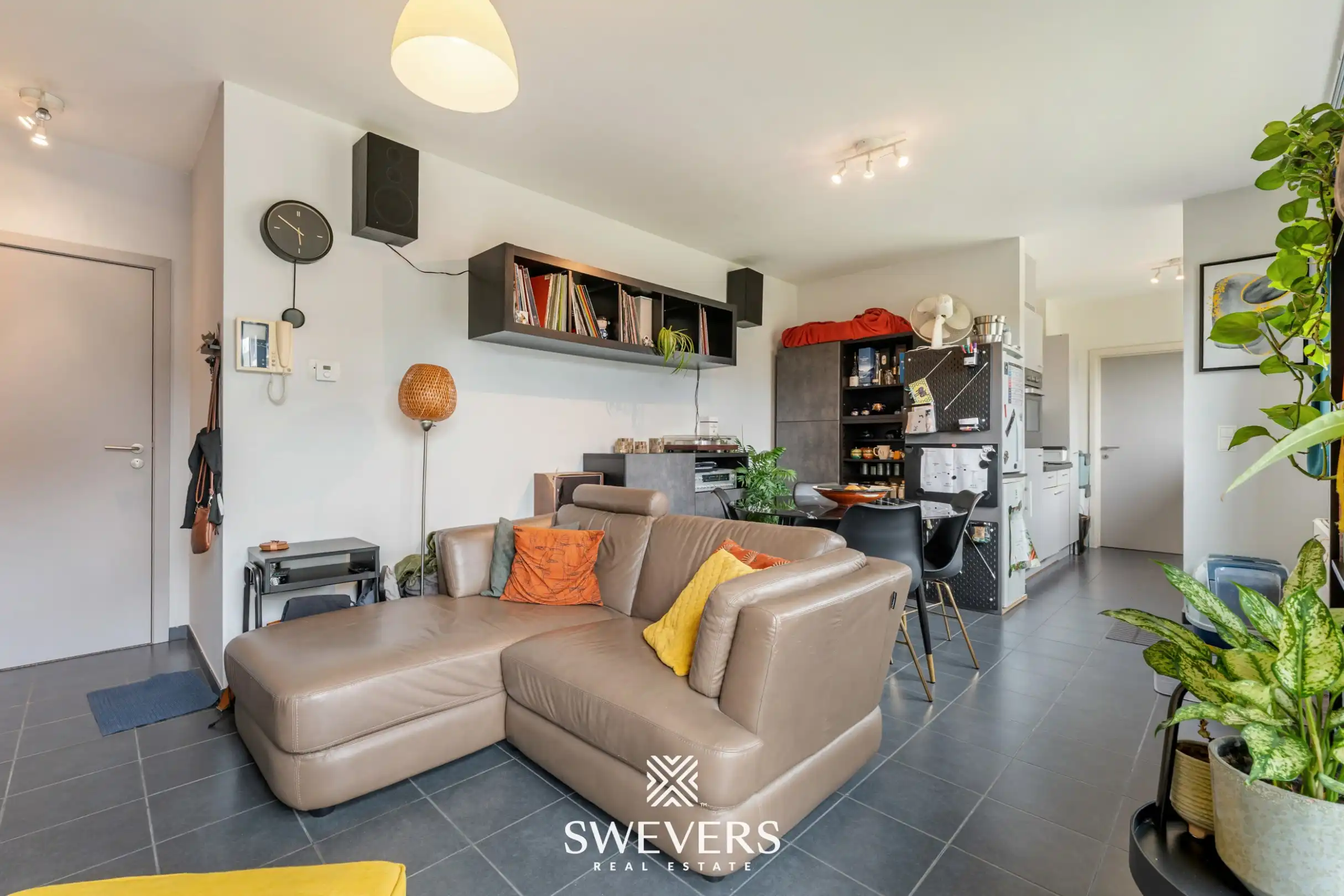 Instapklaar 1-slpk appartement mét terras op TOPlocatie te Hasselt foto 3