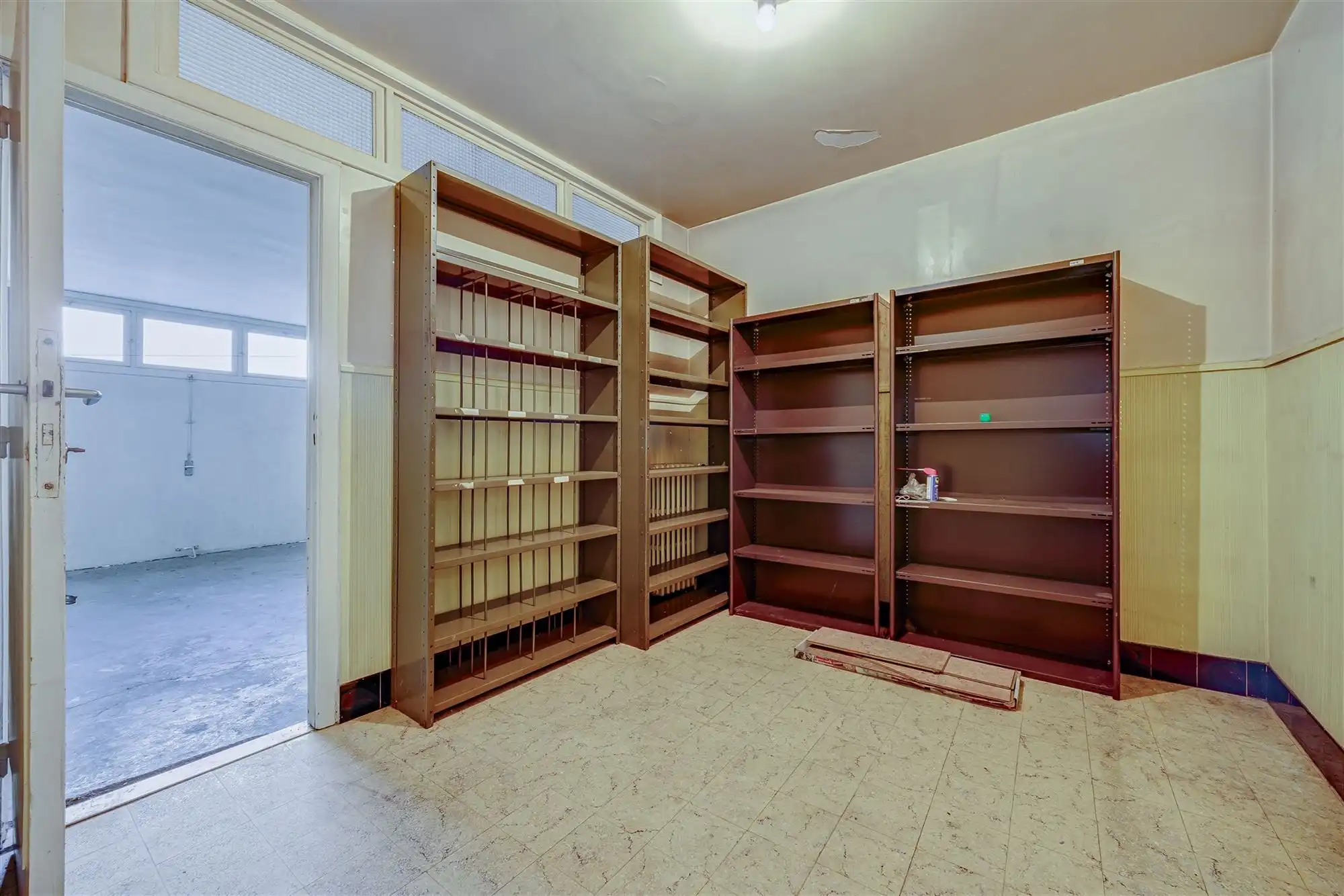 Te renoveren woning met 4 - 5 slk en garage foto 4