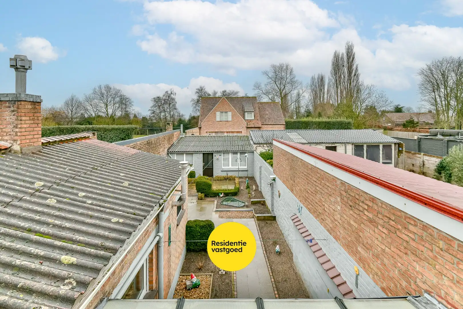 Te renoveren gezinswoning met drie slaapkamers en zongerichte tuin foto 7