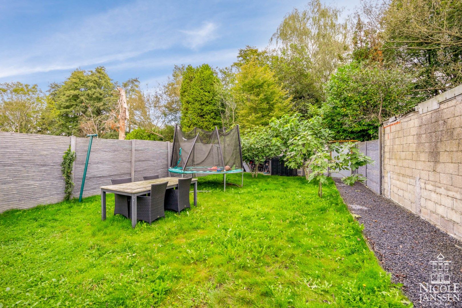 Gerenoveerde gezinswoning met 5 slaapkamers en gezellige tuin  foto 49