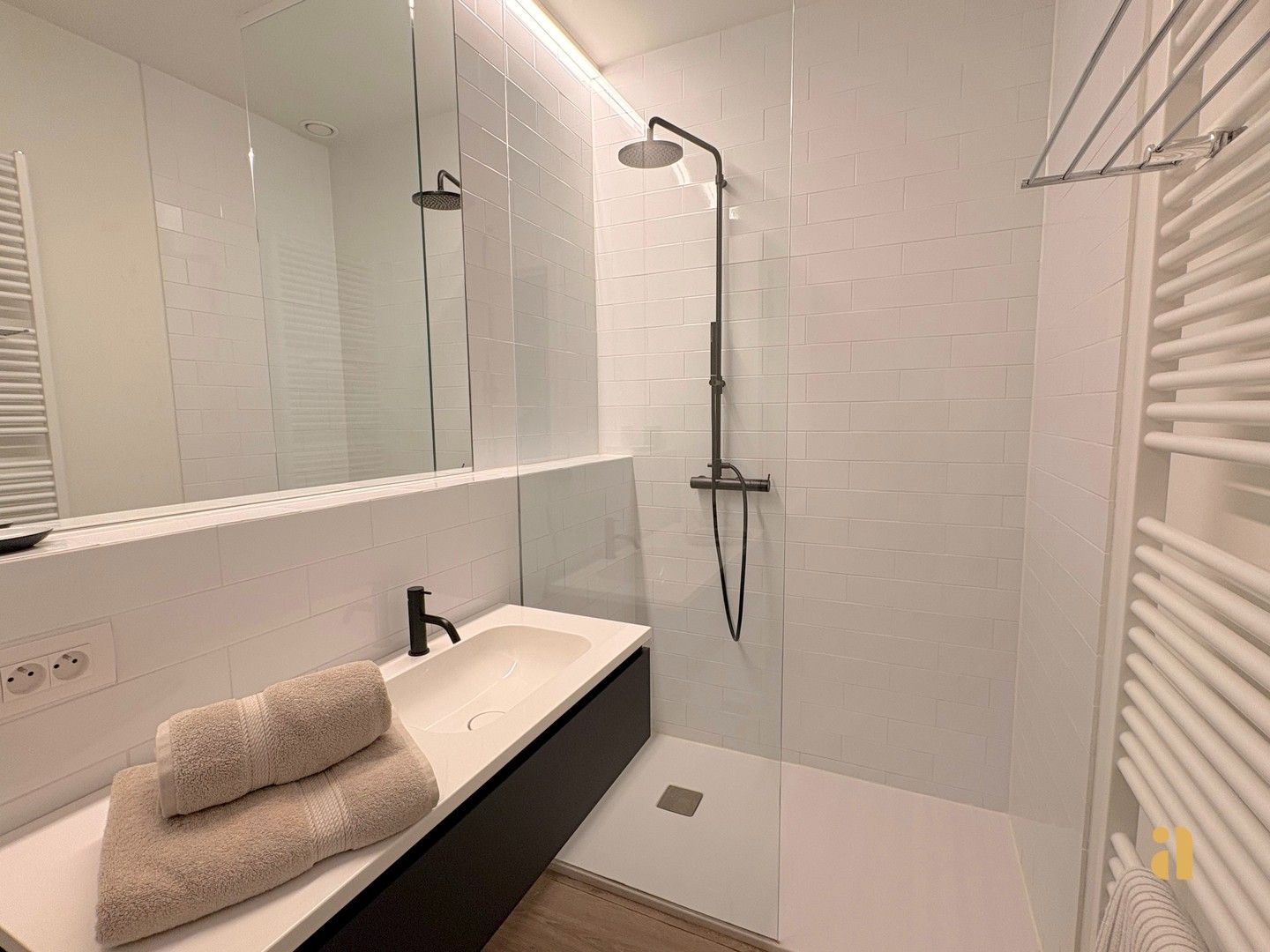 Stijlvol gemeubeld appartement te huur foto 3