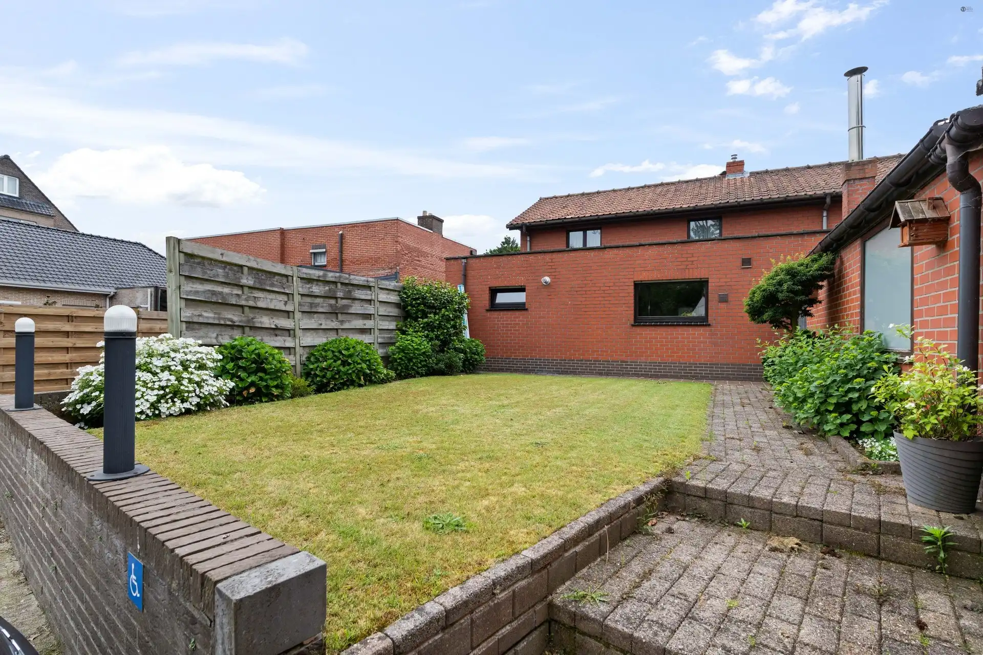 2 Vergunde magazijnen, showroom en woning op een ruim perceel foto 7