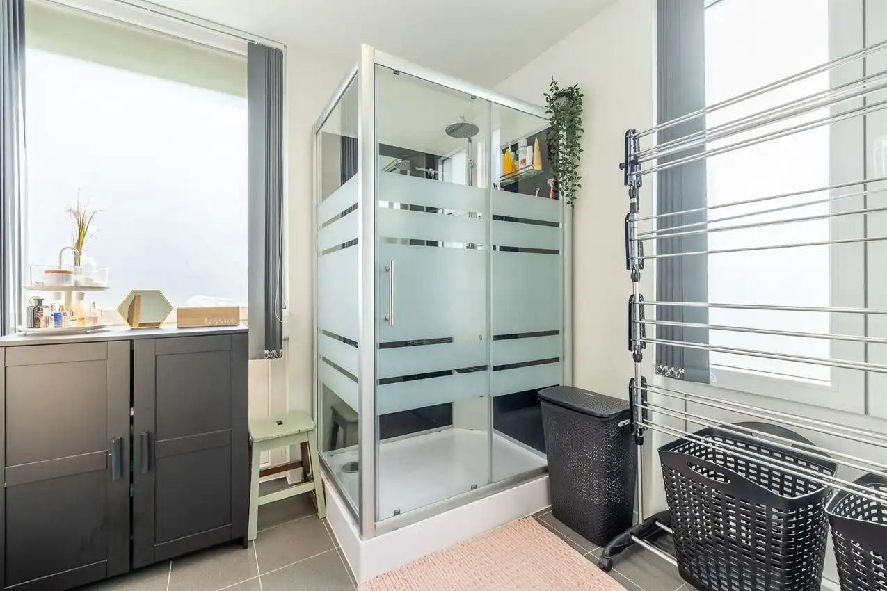 Gunstig gelegen woning, gelijkvloers, 2 slpk, omheinde tuin, garage foto 22