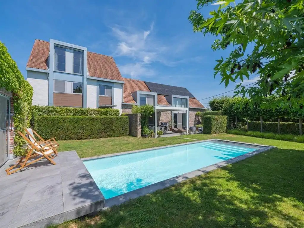 Unieke karakterhoeve met loftsfeer, design, verwarmd zwembad & poolhouse foto {{pictureIndex}}