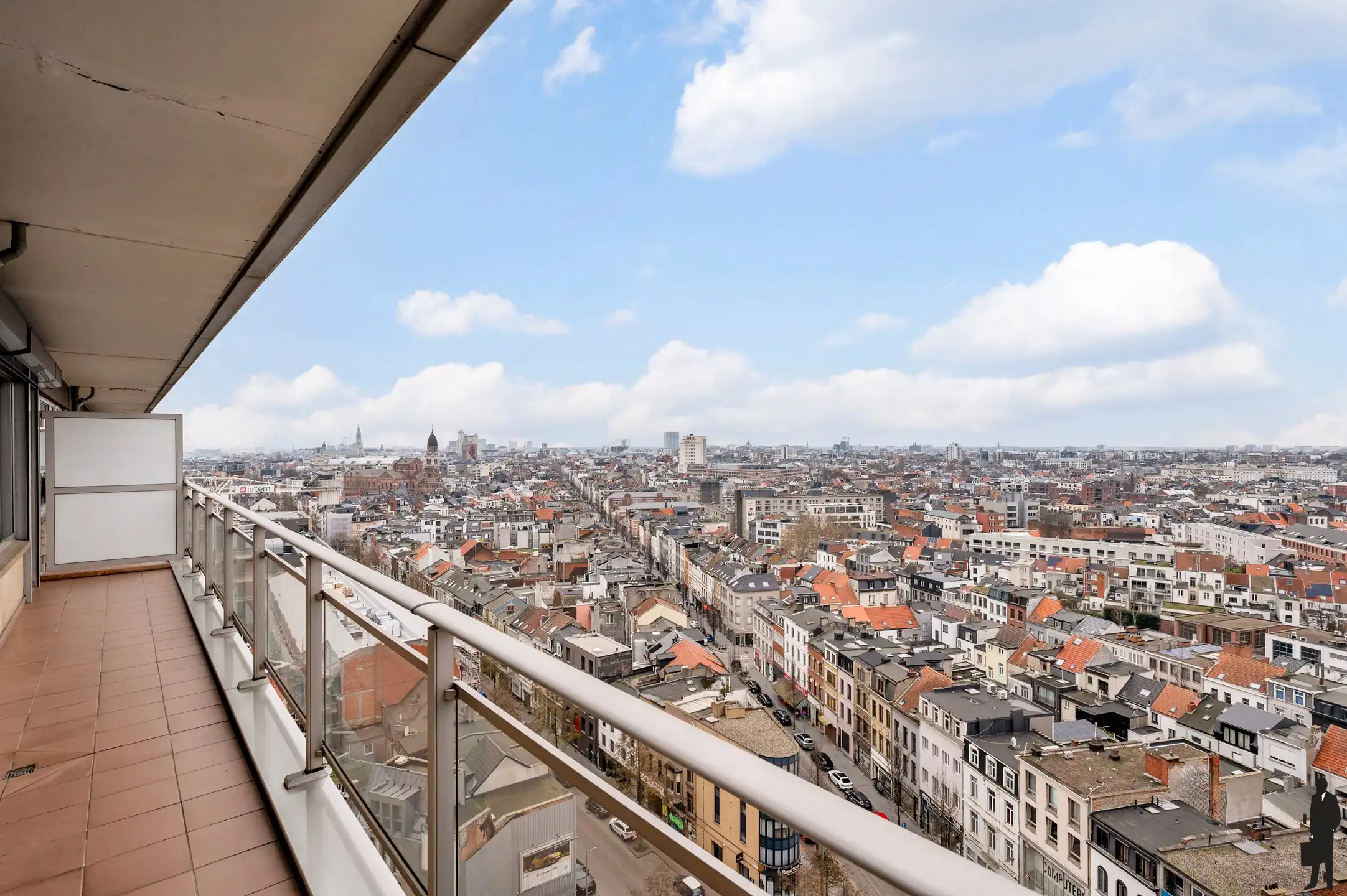 Instapklaar appartement met panoramisch uitzicht. foto 12