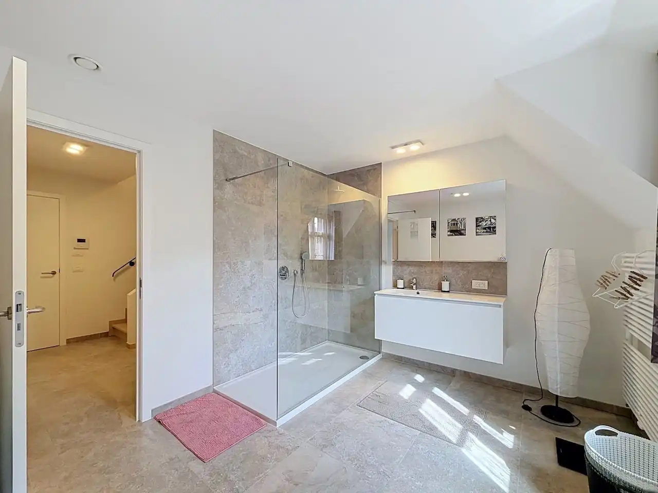 Ruime halfopen, quasi nieuwbouw woning op rustige ligging in het pittoreske Ramskapelle foto 31