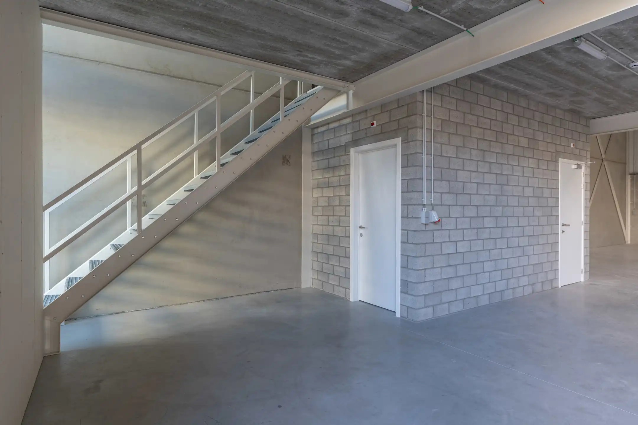 Nieuwbouw KMO-unit met twee autostaanplaatsen te Merksplas. foto 8