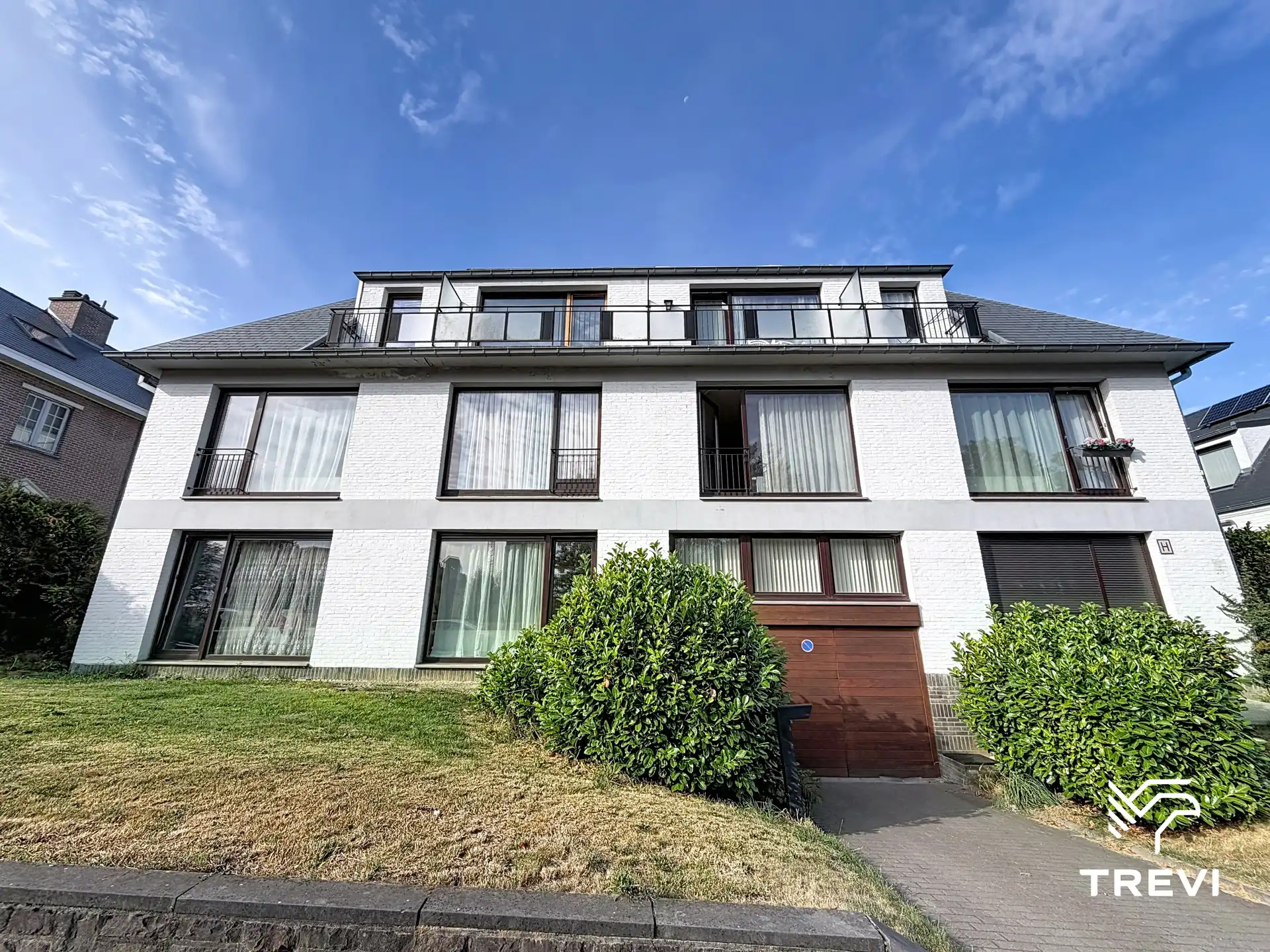 Gerenoveerd appartement met 1 slaapkamer + parkeerplaats foto 12