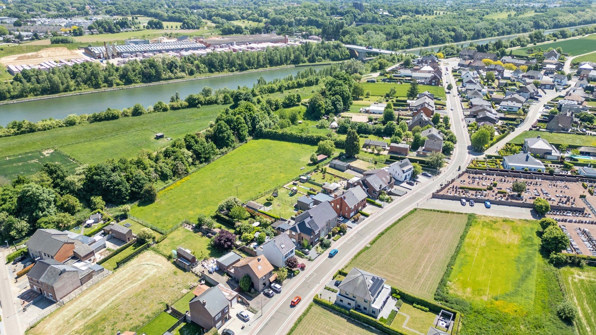 Volledig gerenoveerde, instapklare woning vlakbij Maastricht foto 2