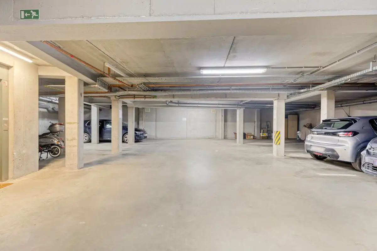 Verzorgd 2-slaapkamerappartement te koop in Kortrijk foto 12