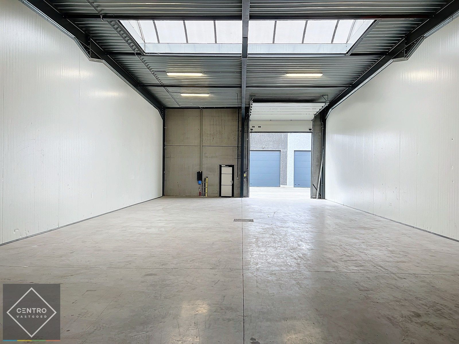 Instapklare loods van 257m² (met 2 parkings) TE HUUR op KMO-site zonder gemeenschappelijke kosten ! foto 6