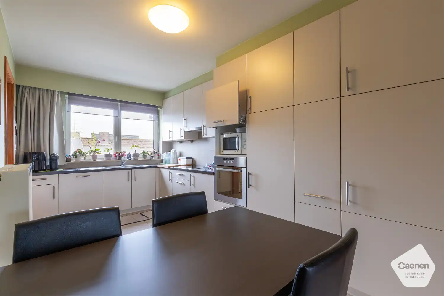 Modern duplexappartement in Sint-Joris met 3 slaapkamers , staanplaats en zonnig terras! foto 6