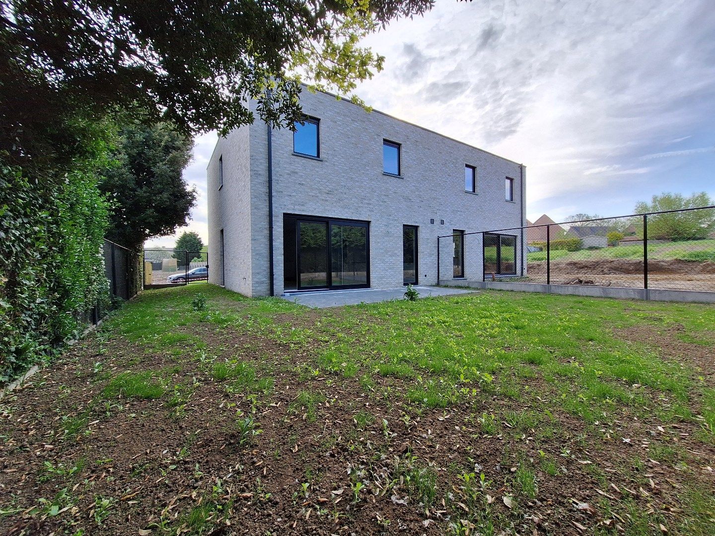 Halfopen nieuwbouw woning met 4 SLK - Lot 2 foto {{pictureIndex}}