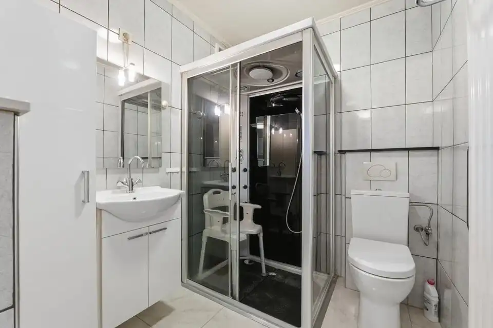 INSTAPKLARE WONING MET TWEE GARAGES IN TONGEREN foto 18