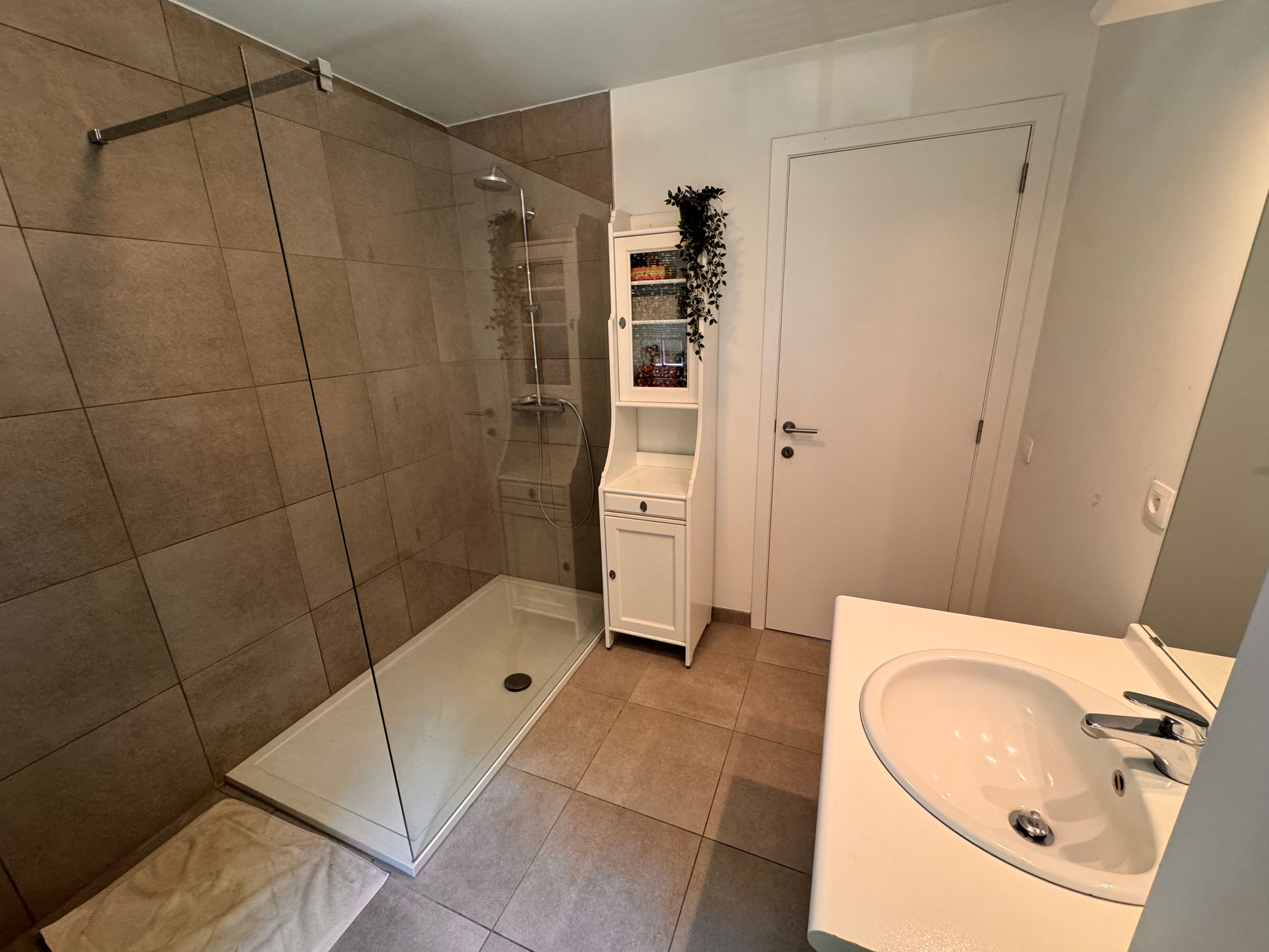 --- NIEUW --- Mooie, rustig gelegen en vlot bereikbare nieuwbouwwoning foto 11