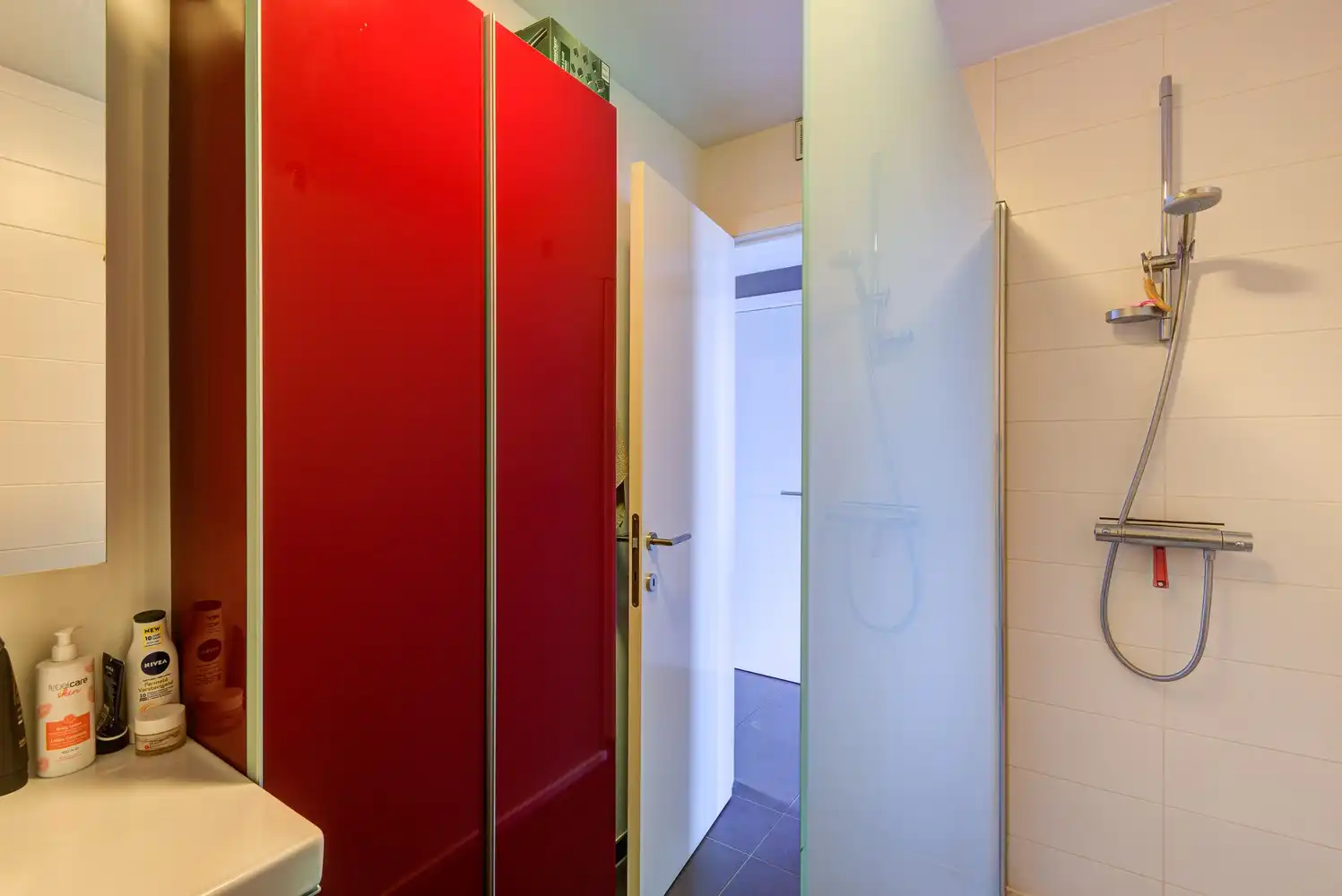 INSTAPKLAAR APPARTEMENT MET 2 SLAAPKAMERS EN AUTOTAANPLAATS NABIJ HET CENTRUM VAN BILZEN foto 13