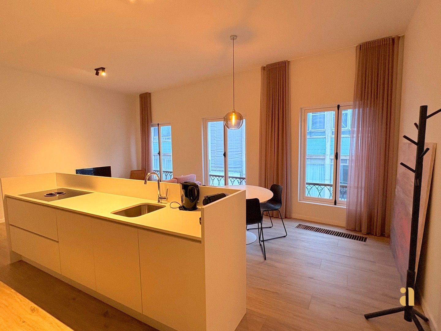 Stijlvol gemeubeld appartement te huur foto 8