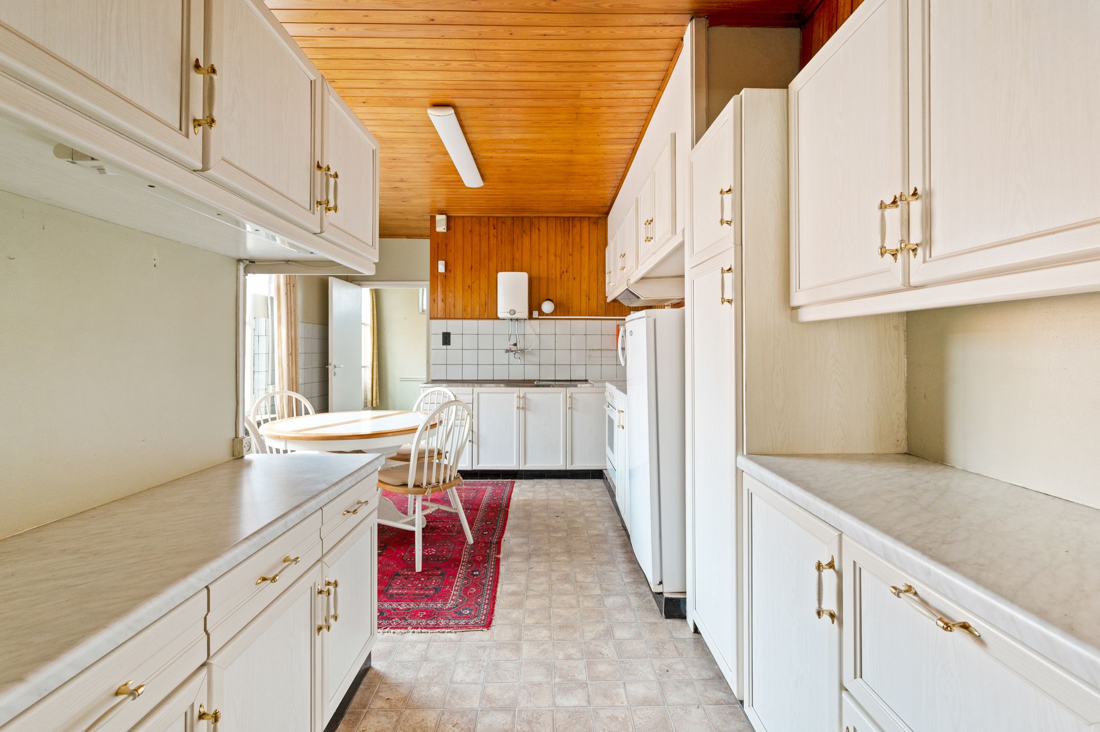 Ruime, te renoveren gezinswoning met 4 slpks, garage en tuin foto 8