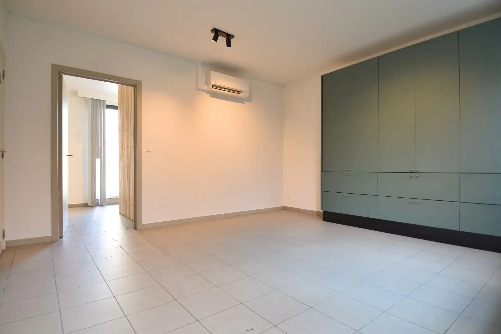 Kantoorruimte te huur in hartje Rollegem foto 6