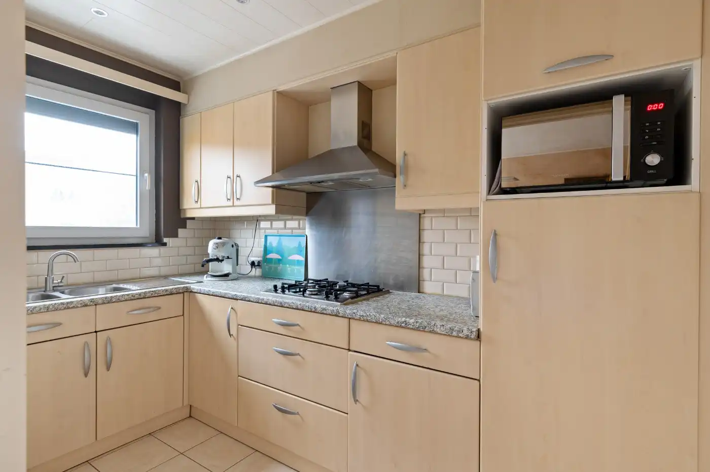 Gezellig app. op 1e verd. met 2 slpk., terras en garage foto 9