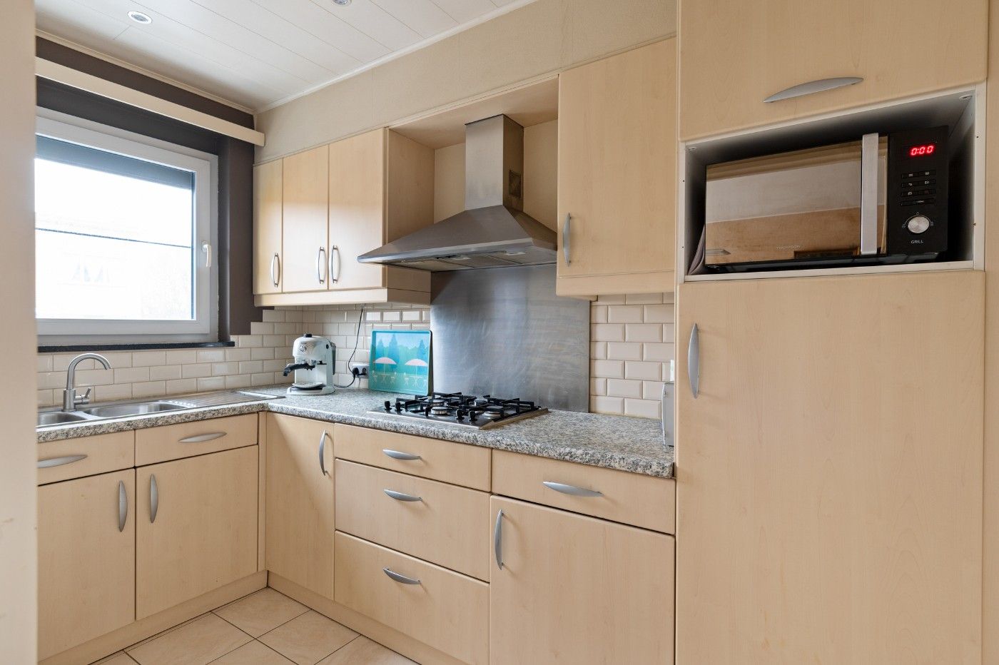 Gezellig app. op 1e verd. met 2 slpk., terras en garage foto 9