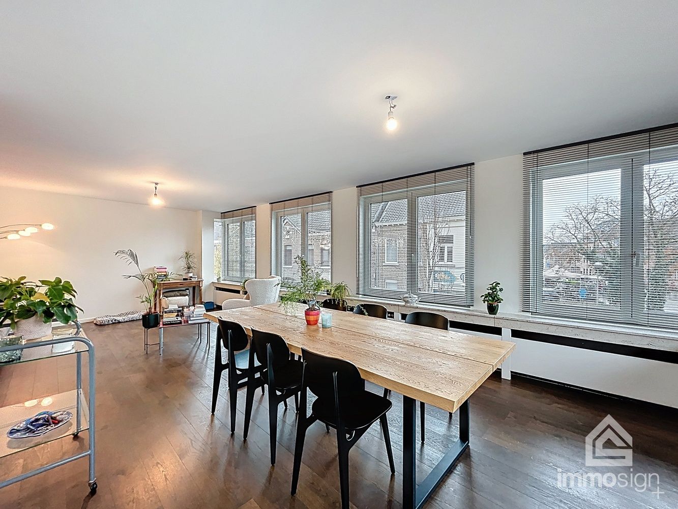 Ruim, lichtrijk appartement in hartje Bree! foto 6